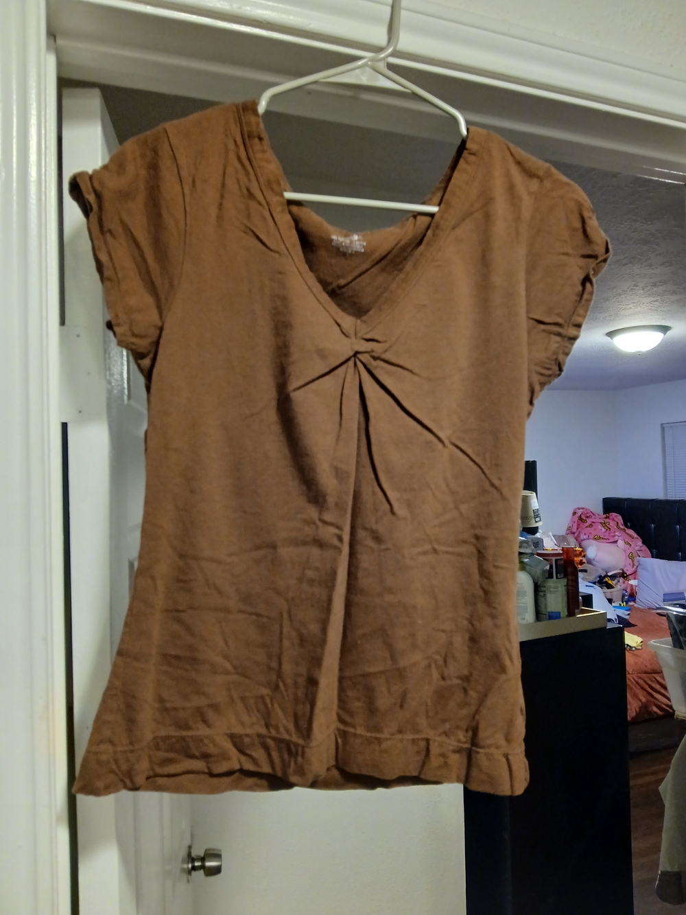 No Boundries Women's V-Neck Short Sleeve Top in Brown